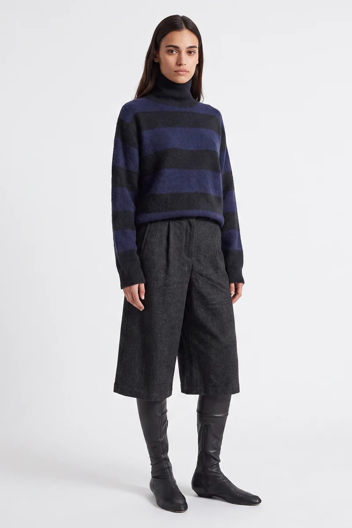 ALEANE PULL BLACK