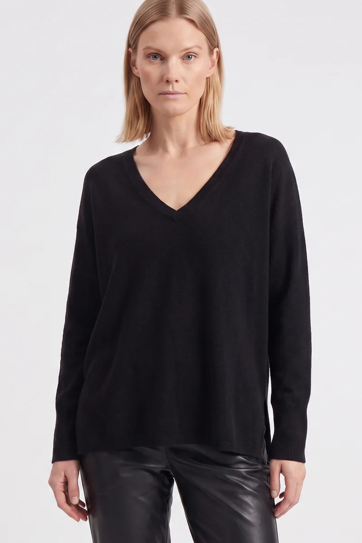GABY PULL BLACK