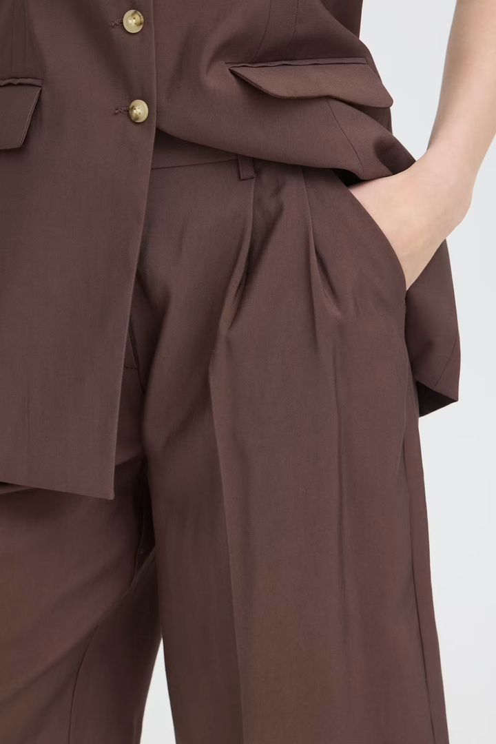 BYESSIE Bermuda shorts French Roast / Brown
