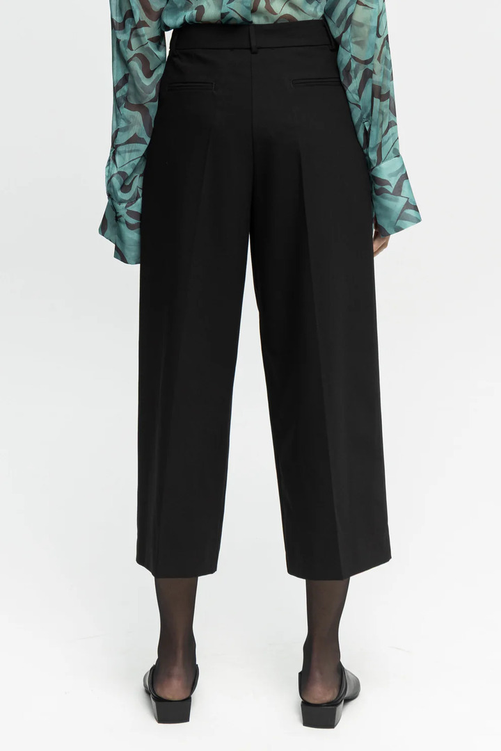 Cropped Trousers Black