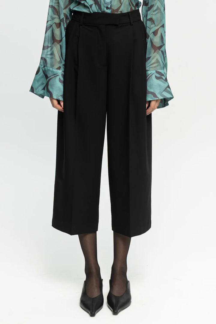 Cropped Trousers Black