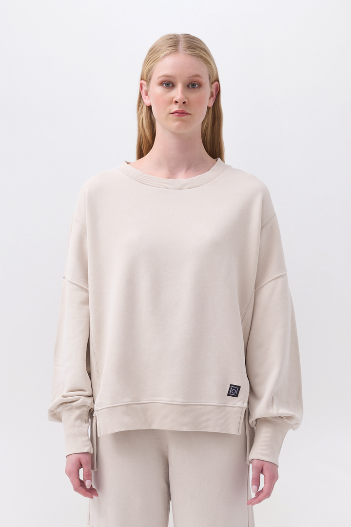 Assymetric Crewneck with Rib Details Chalk