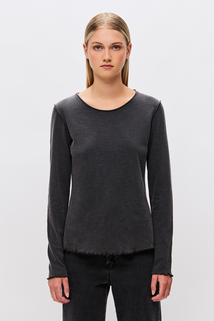 Long sleeve Top with Raw Cut Details vintage black