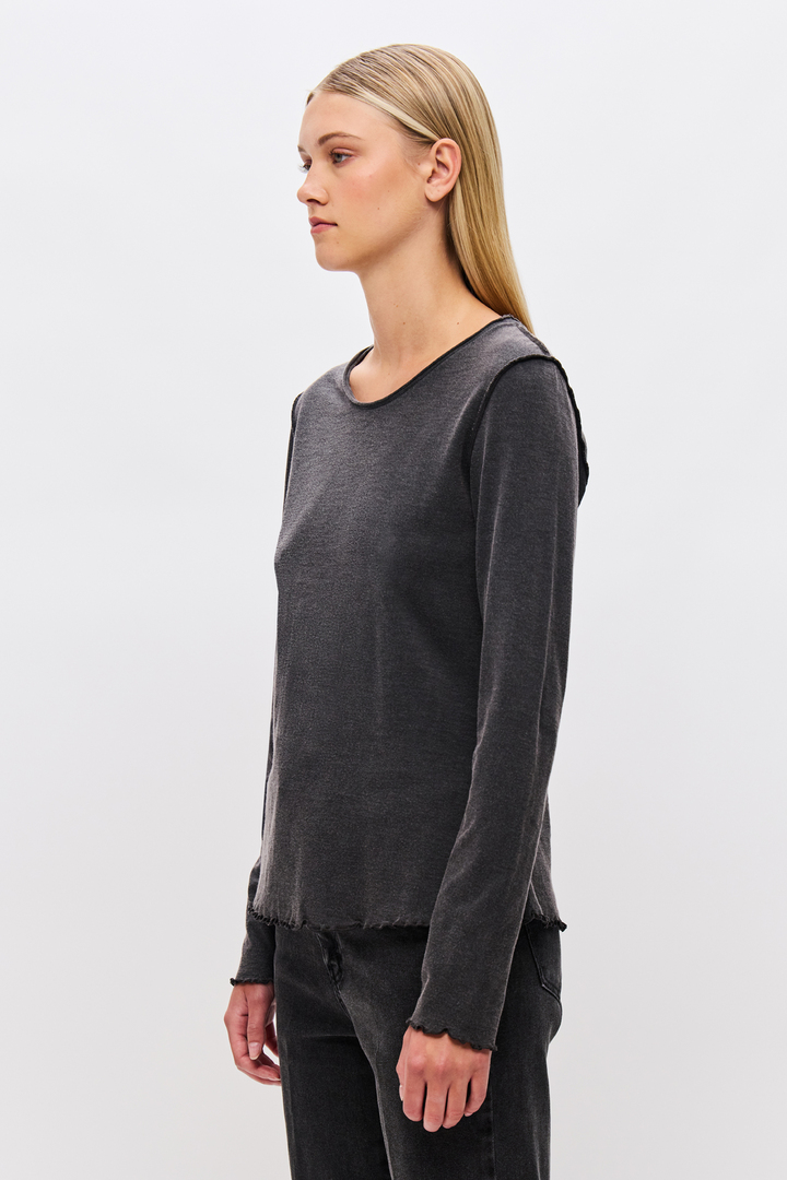 Long sleeve Top with Raw Cut Details vintage black