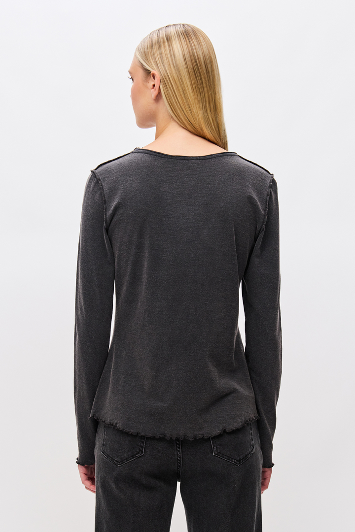 Long sleeve Top with Raw Cut Details vintage black