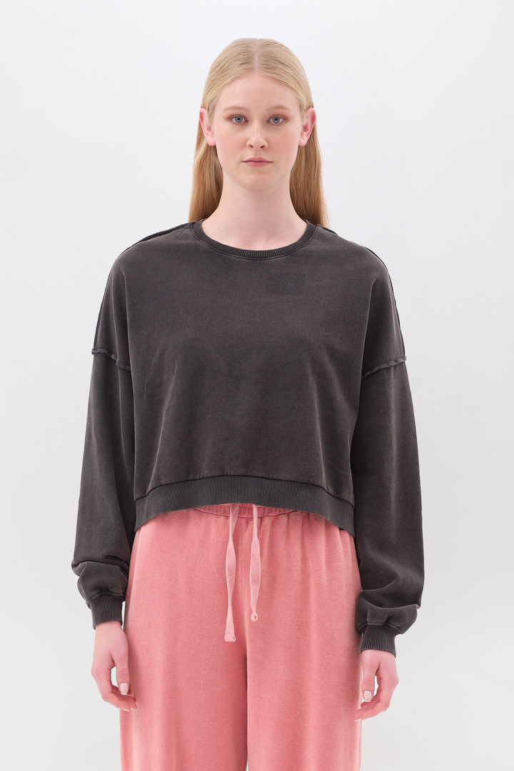 Asymmetric Crewneck with Rib Details Vintage Black