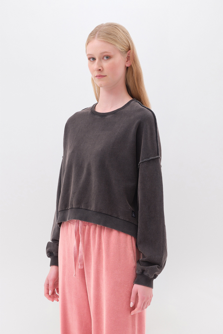 Asymmetric Crewneck with Rib Details Vintage Black