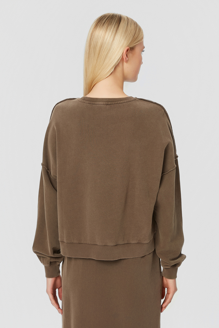 Asymmetric Crewneck with Rib Details Vintage Mocha