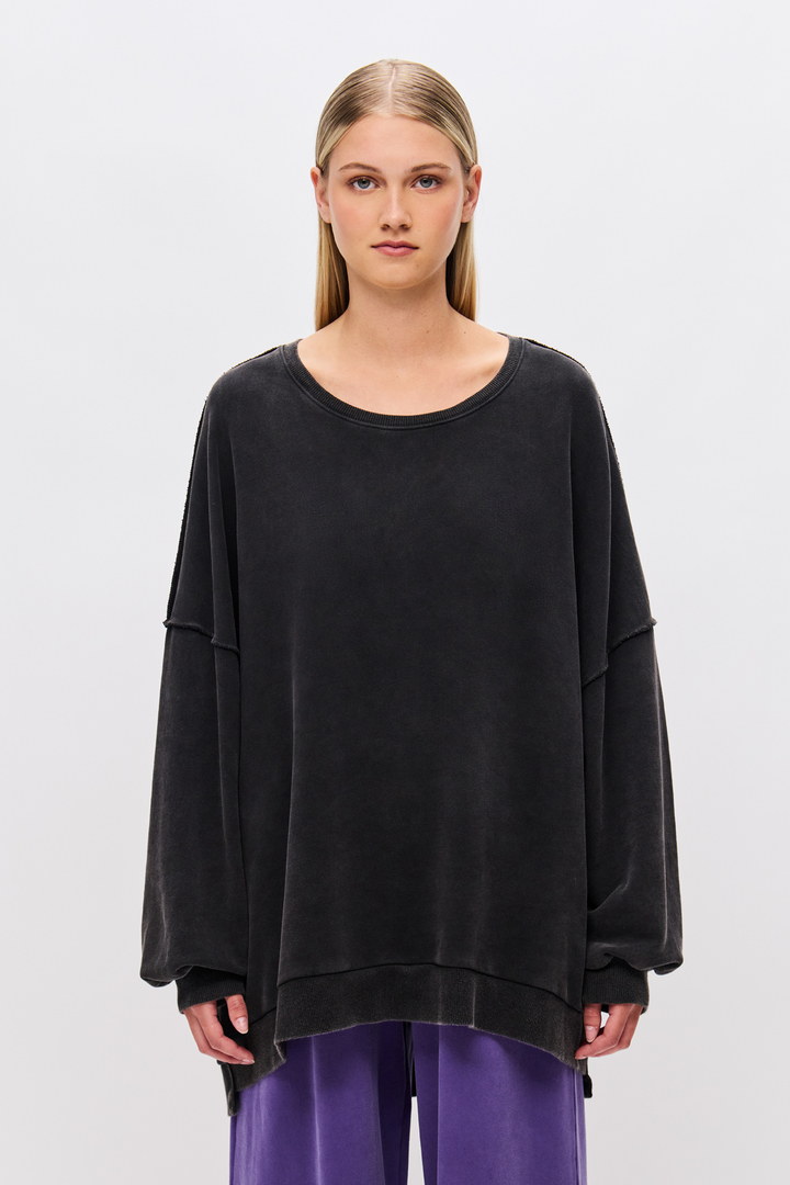 Oversized Asymmetric Crewneck Vintage Black