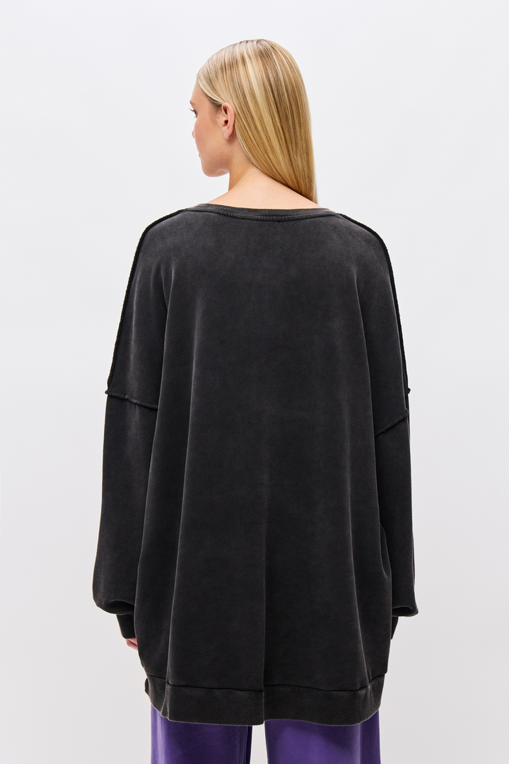 Oversized Asymmetric Crewneck Vintage Black