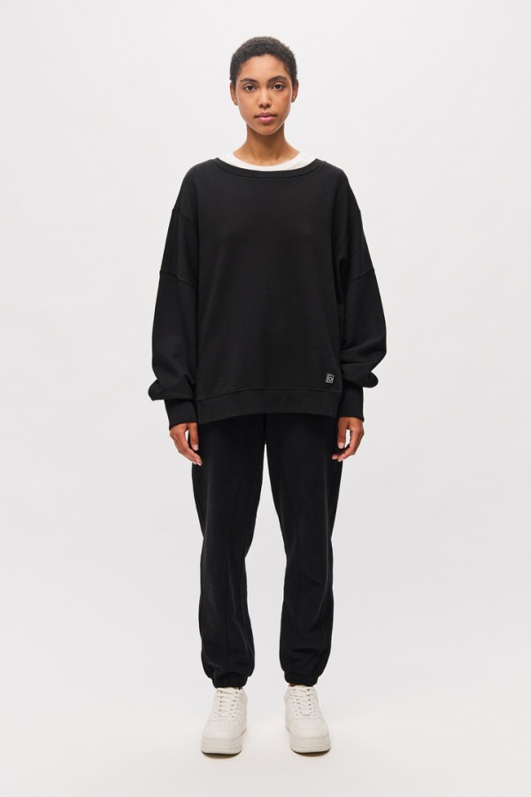 Assymetric Crewneck with Rib Details Black