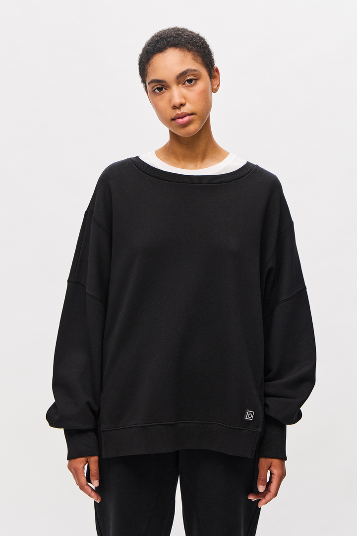 Assymetric Crewneck with Rib Details Black