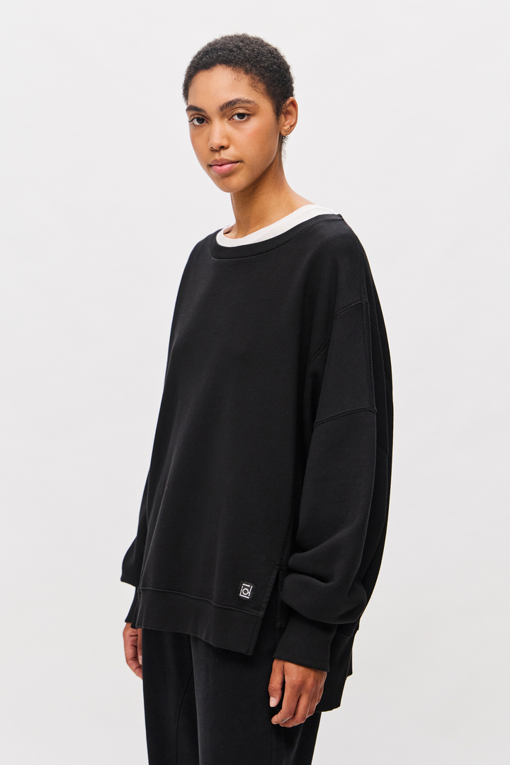 Assymetric Crewneck with Rib Details Black