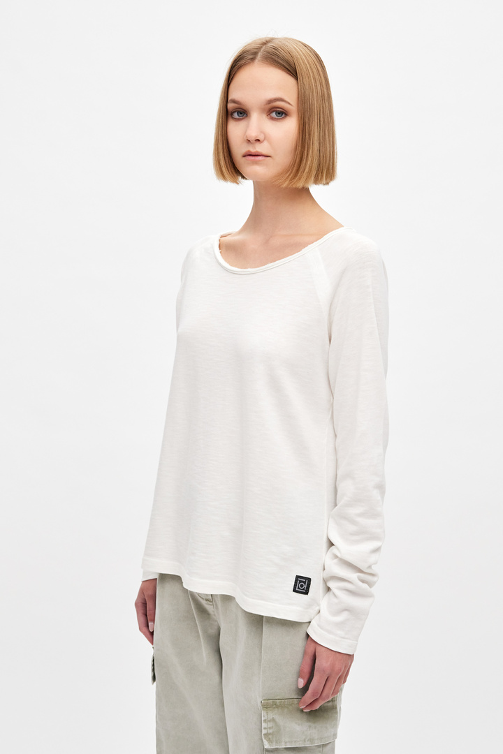 Cotton T-Shirt with Raw Cut Details white