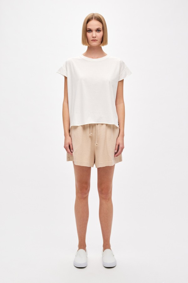Shortsleeved T-shirt with Raw Cut Details white