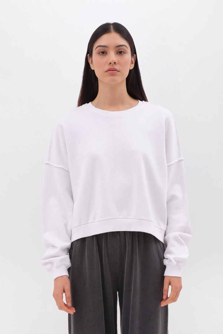 Asymmetric Crewneck with Rib Details White