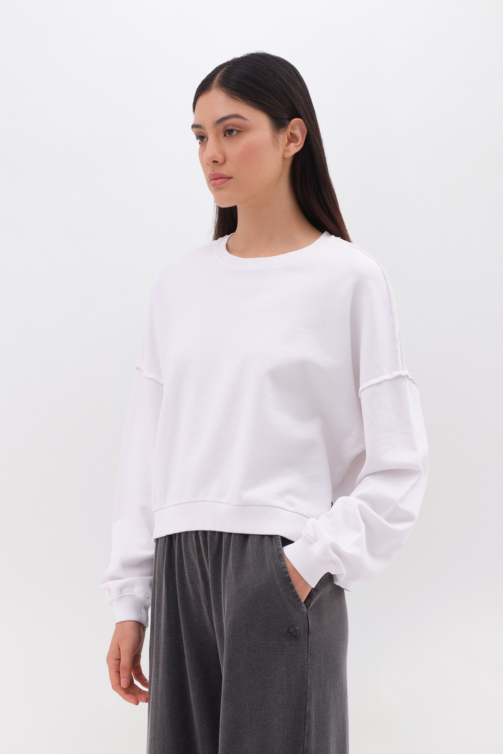 Asymmetric Crewneck with Rib Details White