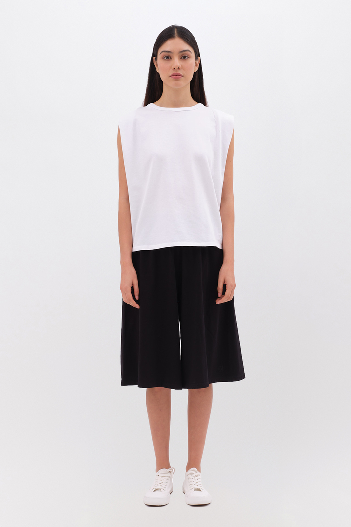 Sleeveless T-Shirt in Regular Fit White