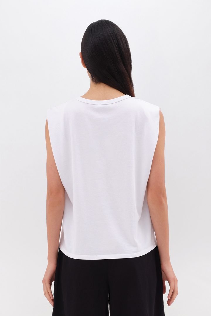 Sleeveless T-Shirt in Regular Fit White