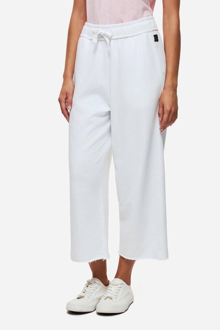 Cropped Sweatpants with Raw Edge Details White