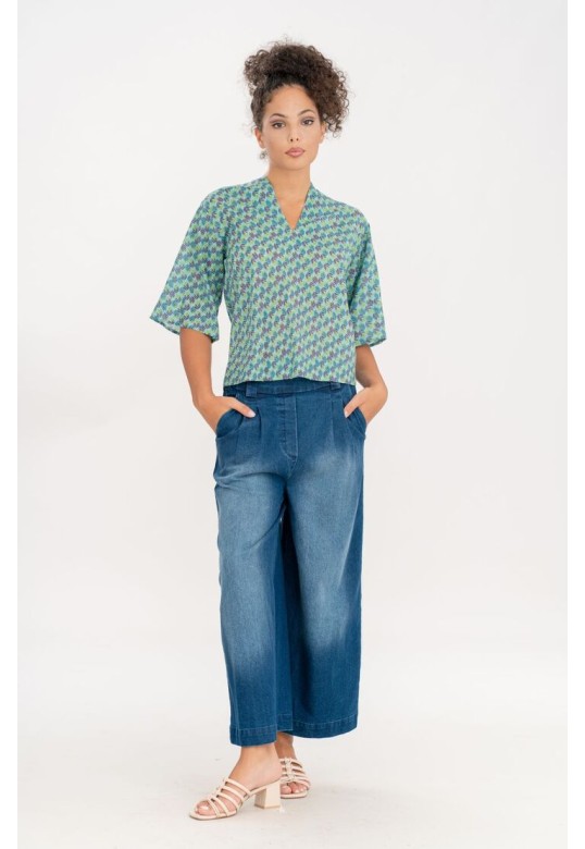 Green leaf pattern blouse