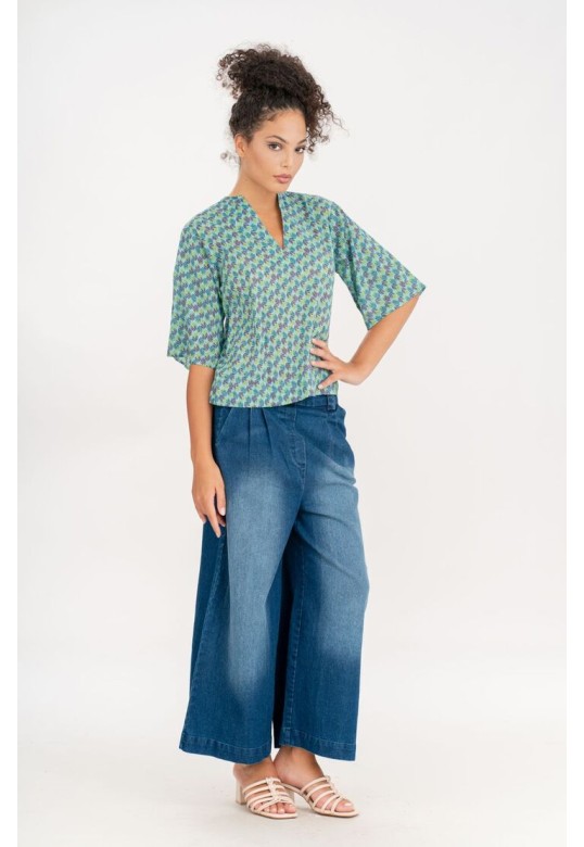 Green leaf pattern blouse