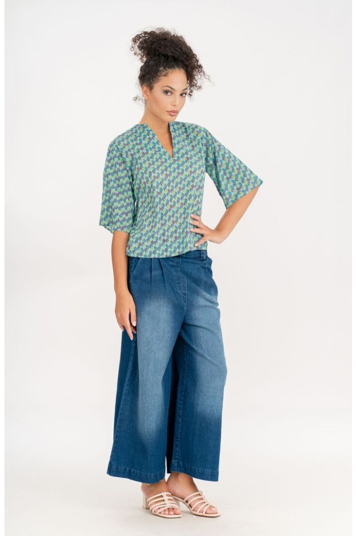 Green leaf pattern blouse