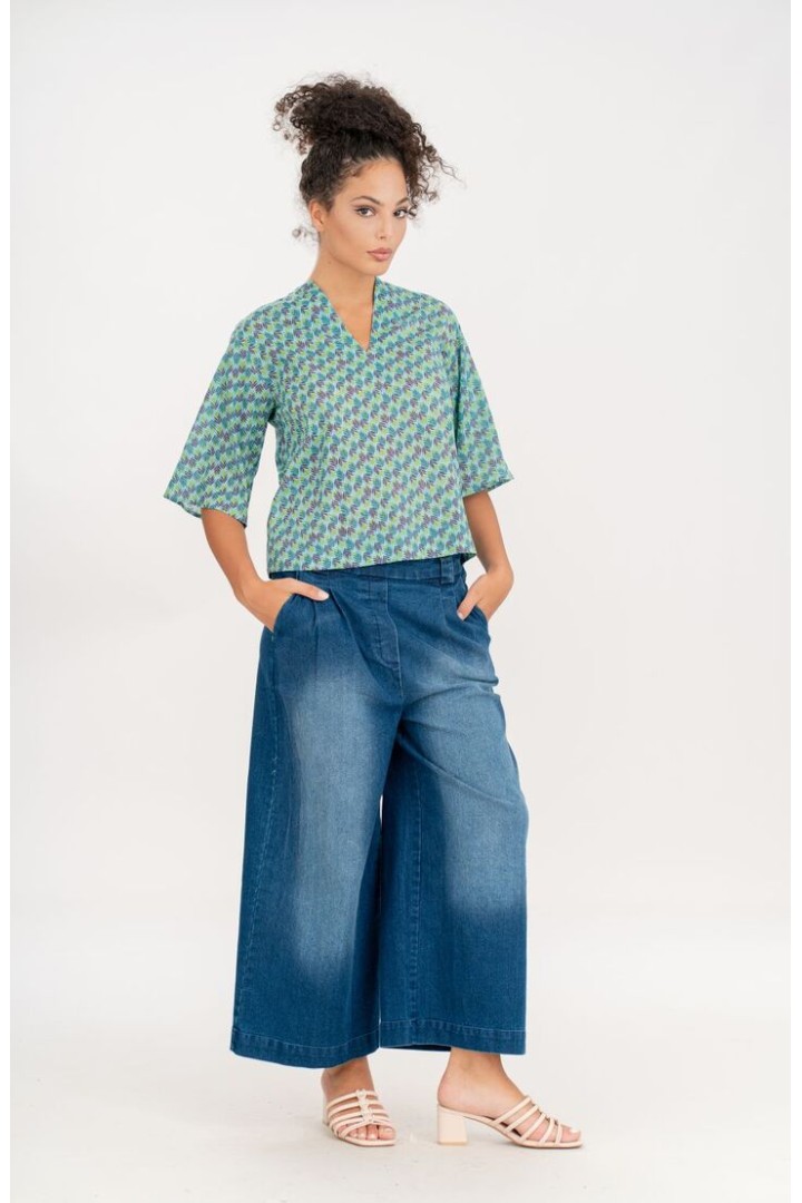 Green leaf pattern blouse