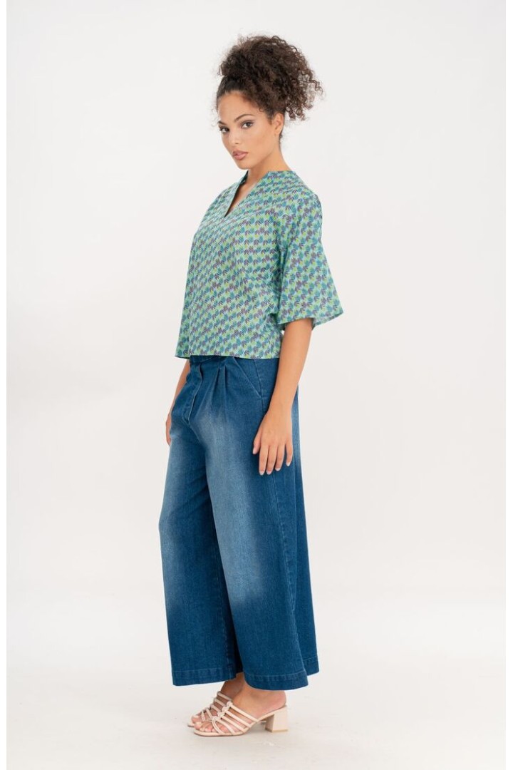 Green leaf pattern blouse