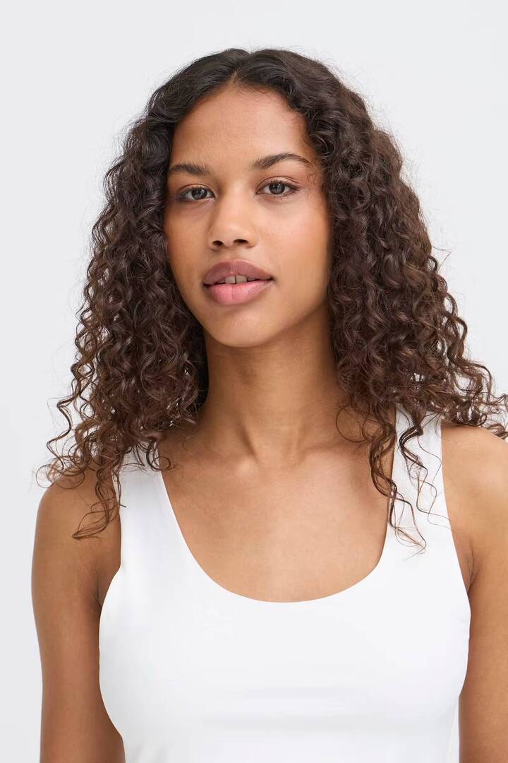 IAGRO Sleeveless Cloud Dancer / White