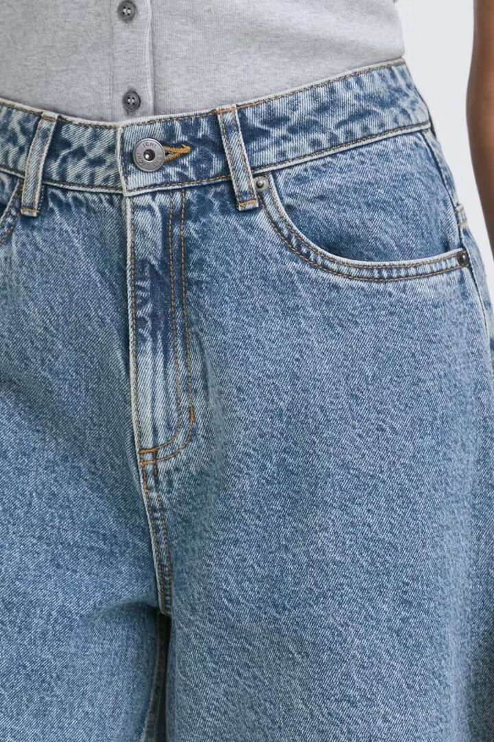 IHAVENY Bermuda  Washed med. blue