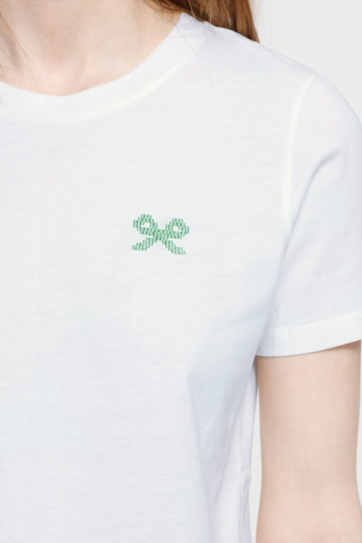 IHCAMINNA T-shirt Cloud Dancer/Light Grass Green / White