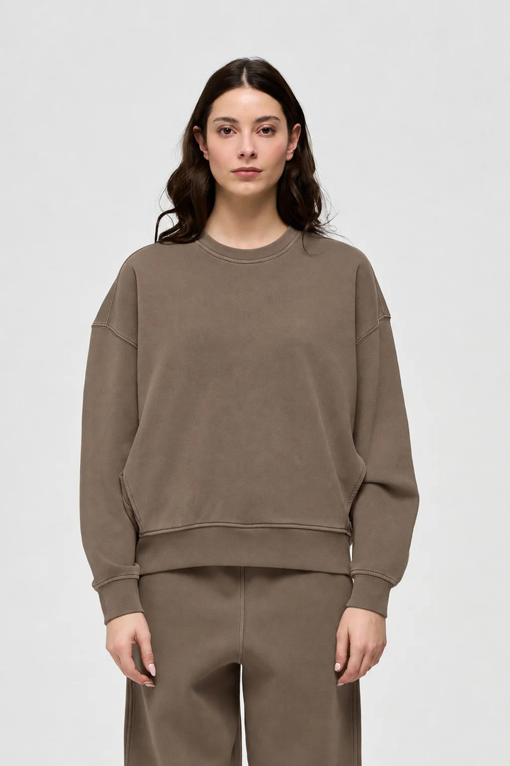 AVORI - OVERSIZED CREW NECK SWEATSHIRT MOCHA