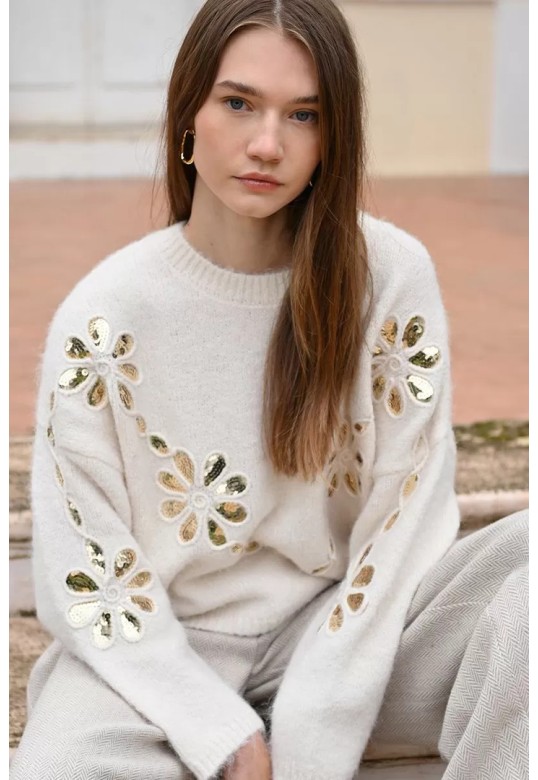 Knitted sweater with sequin flowers off white
