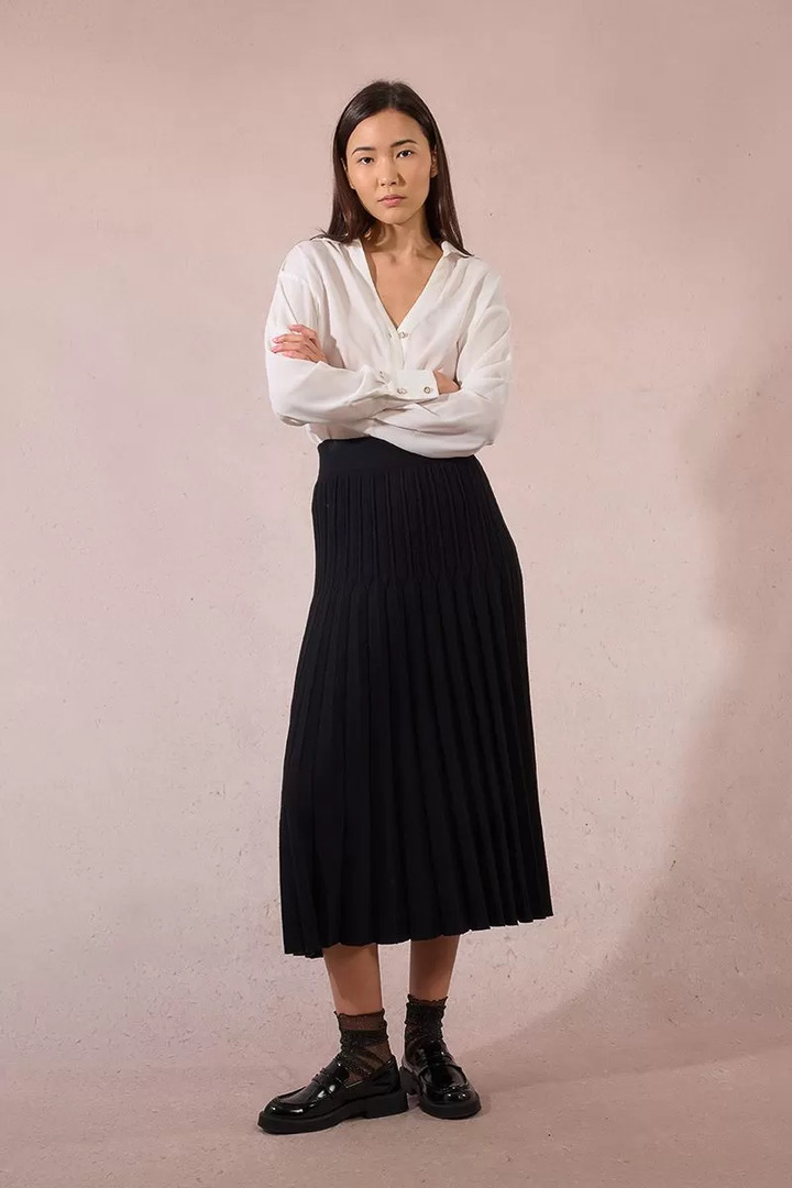 Pleated knit midi skirt Black