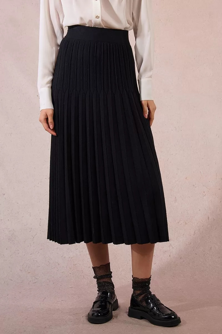 Pleated knit midi skirt Black