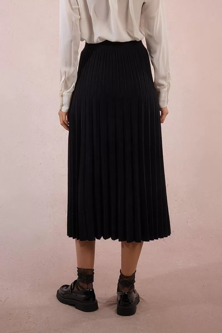 Pleated knit midi skirt Black