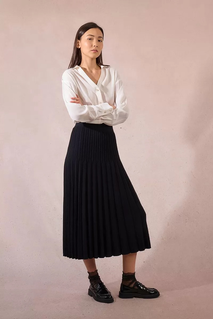 Pleated knit midi skirt Black