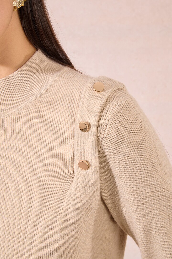Fine sweater with shoulder pads beige