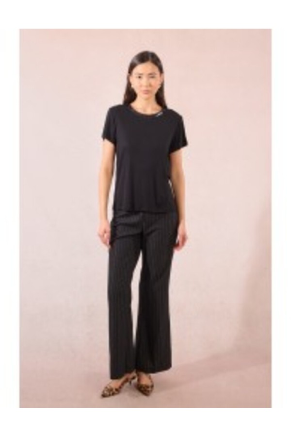 T-shirt, sequin neckline Black