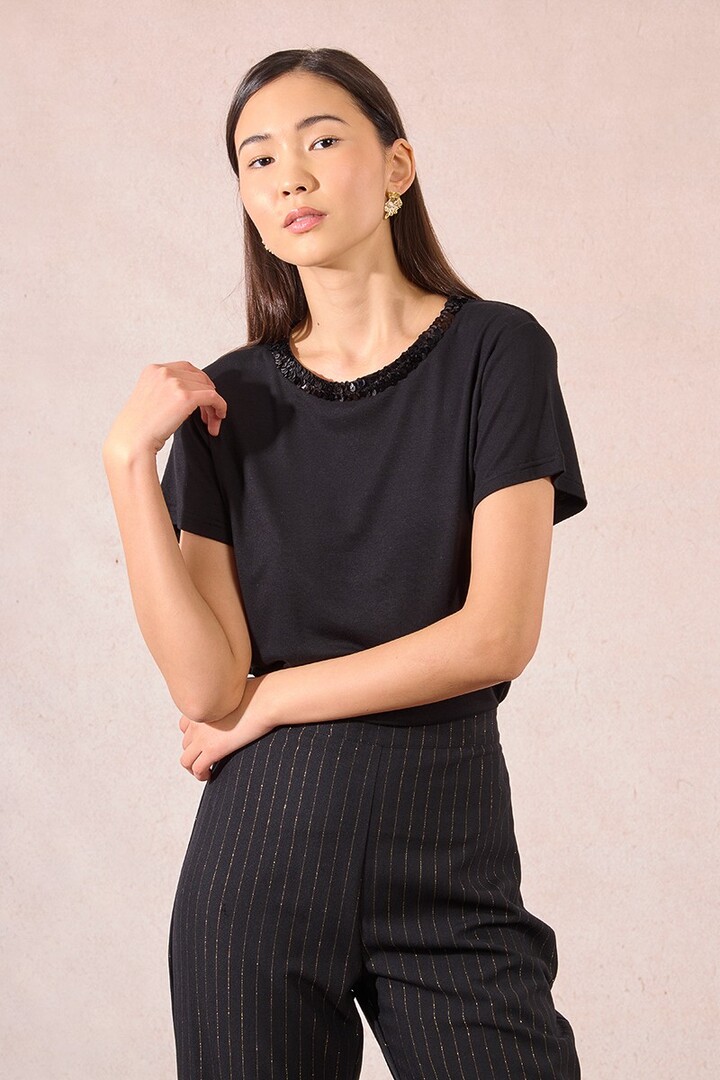 T-shirt, sequin neckline Black