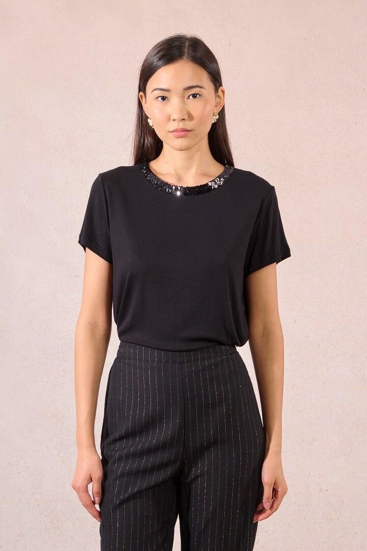 T-shirt, sequin neckline Black
