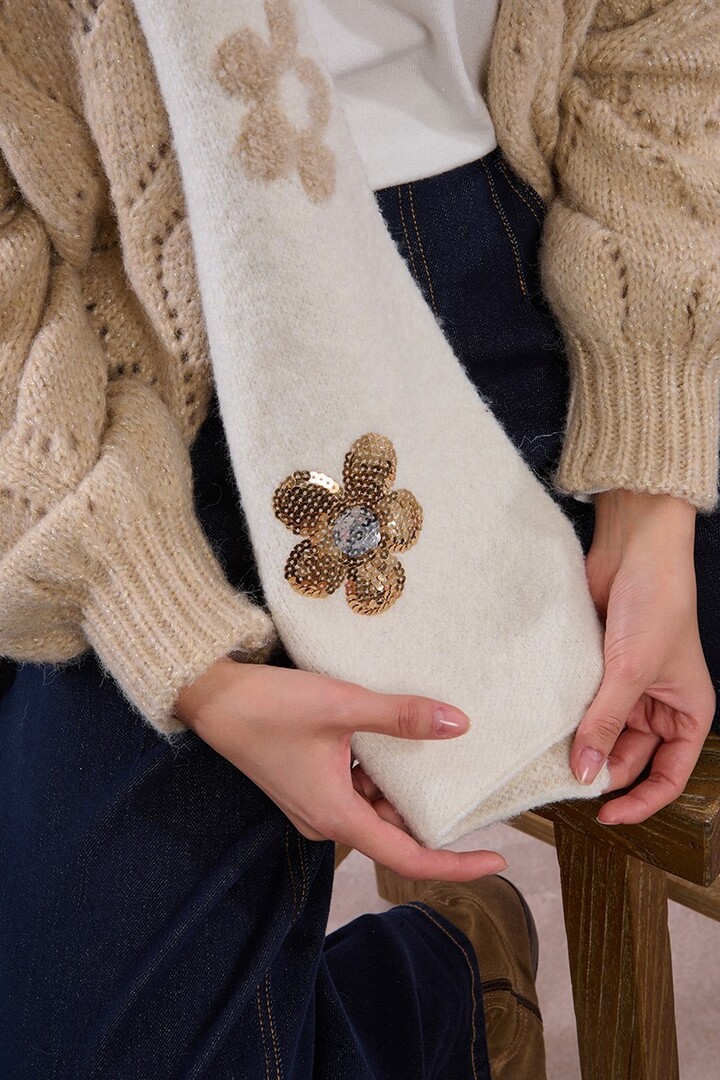 Scarf with flowers and sequins Off White
