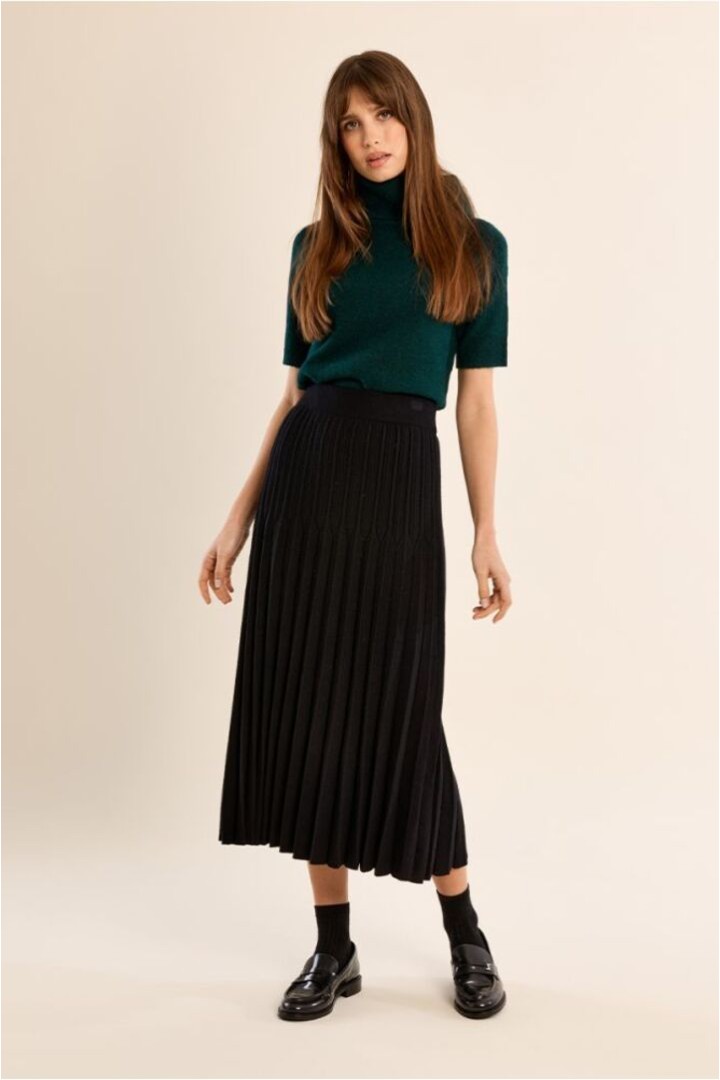 Long Pleated Knit Skirt Black