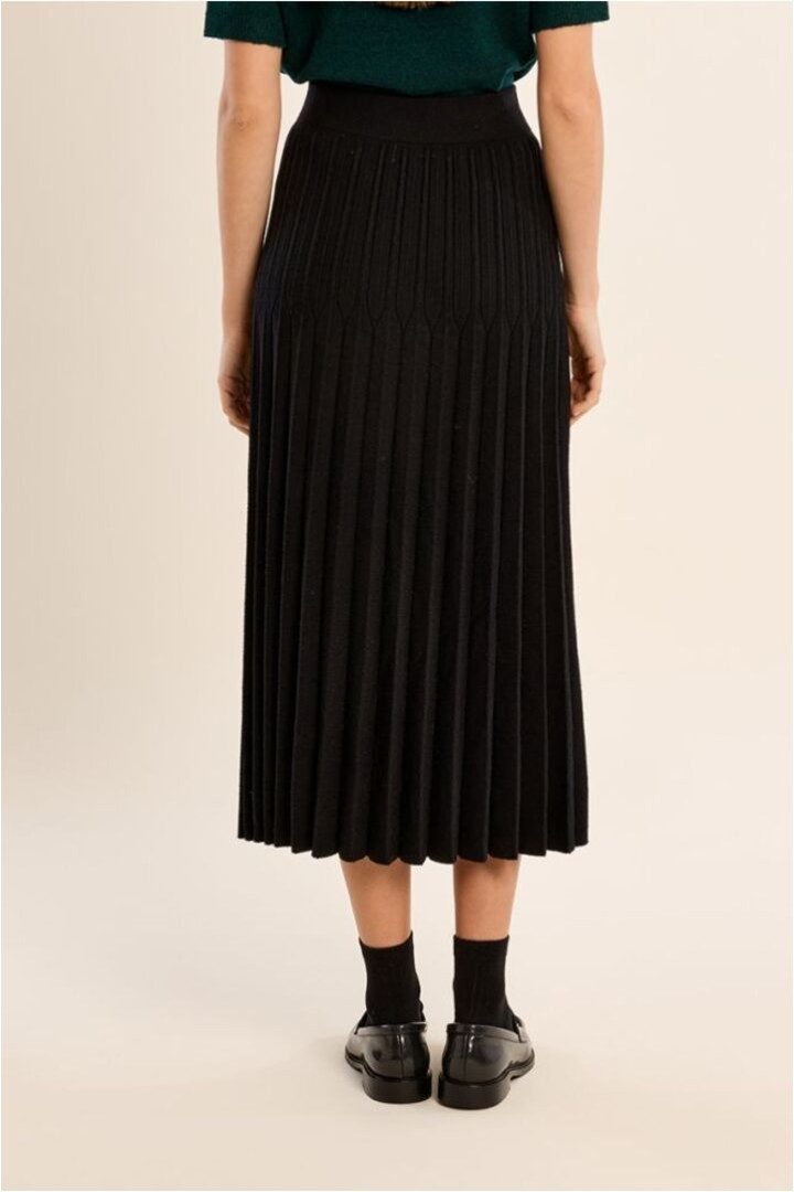 Long Pleated Knit Skirt Black