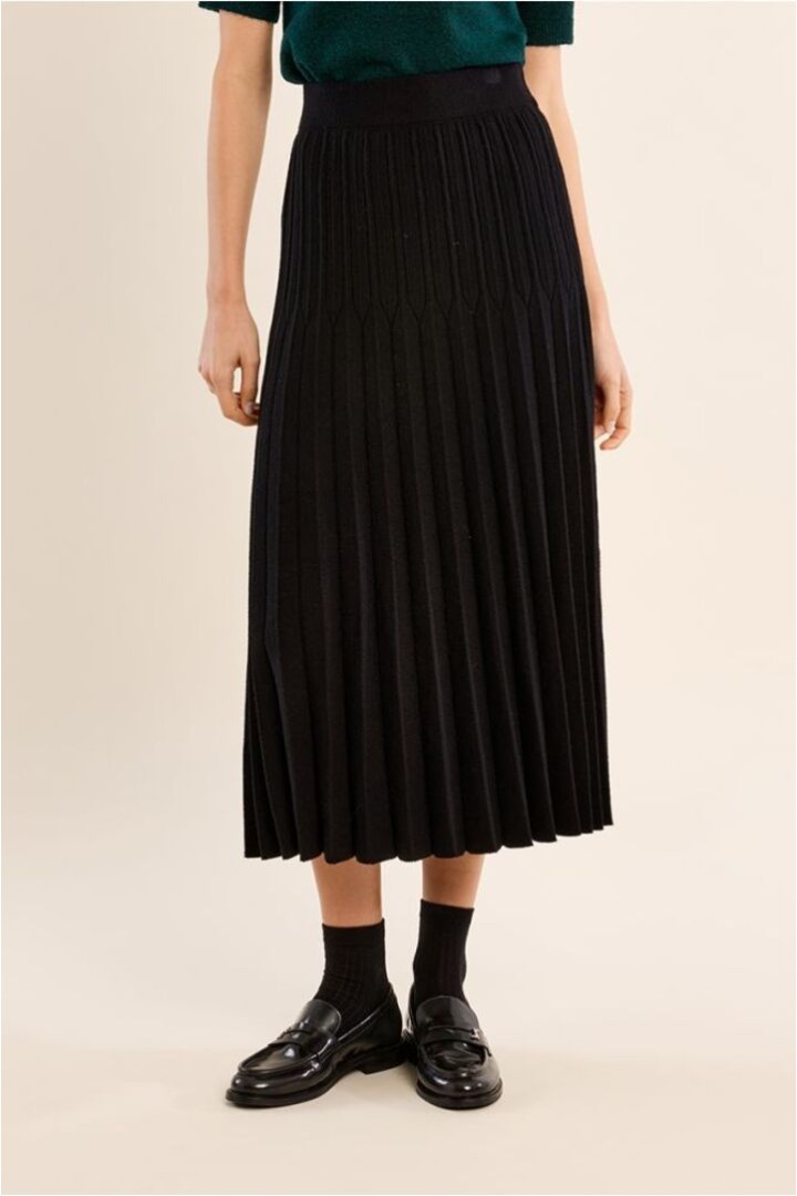 Long Pleated Knit Skirt Black