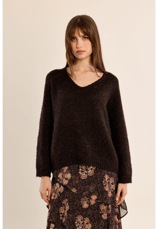 Knitted sweater, V-neck Chocolate
