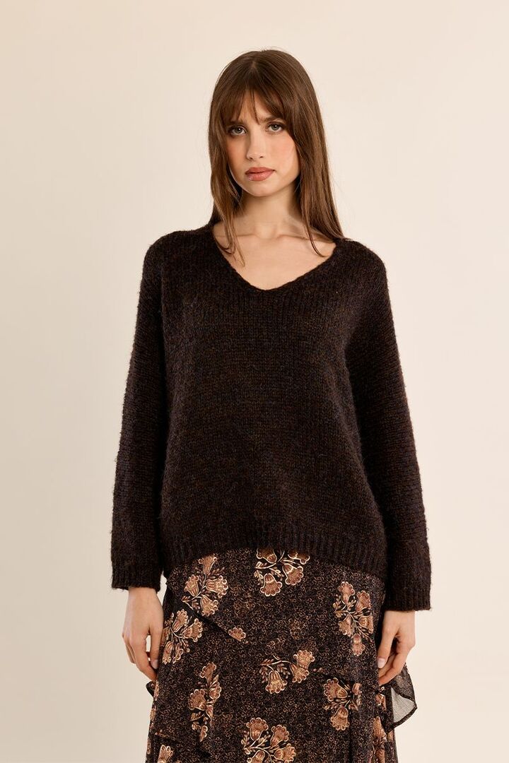 Knitted sweater, V-neck Chocolate