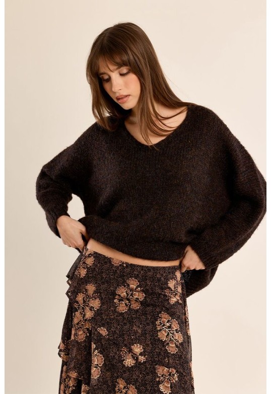 Knitted sweater, V-neck Chocolate