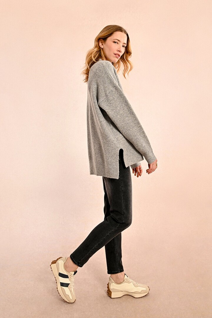 OVERSIZED AND ASYMMETRICAL SWEATER GREY